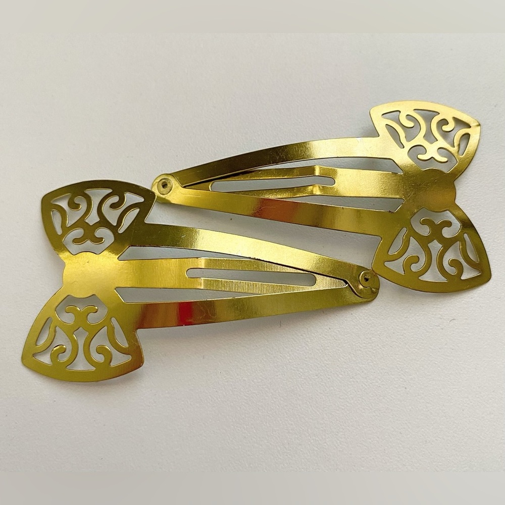 Ribbon shaped hair clip